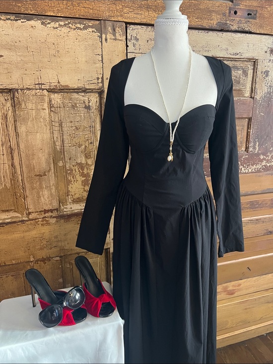 Dresses & Skirts - Black Sweetheart Neck Midi Dress | Open Back Detail | Long Sleeve Cottagecore